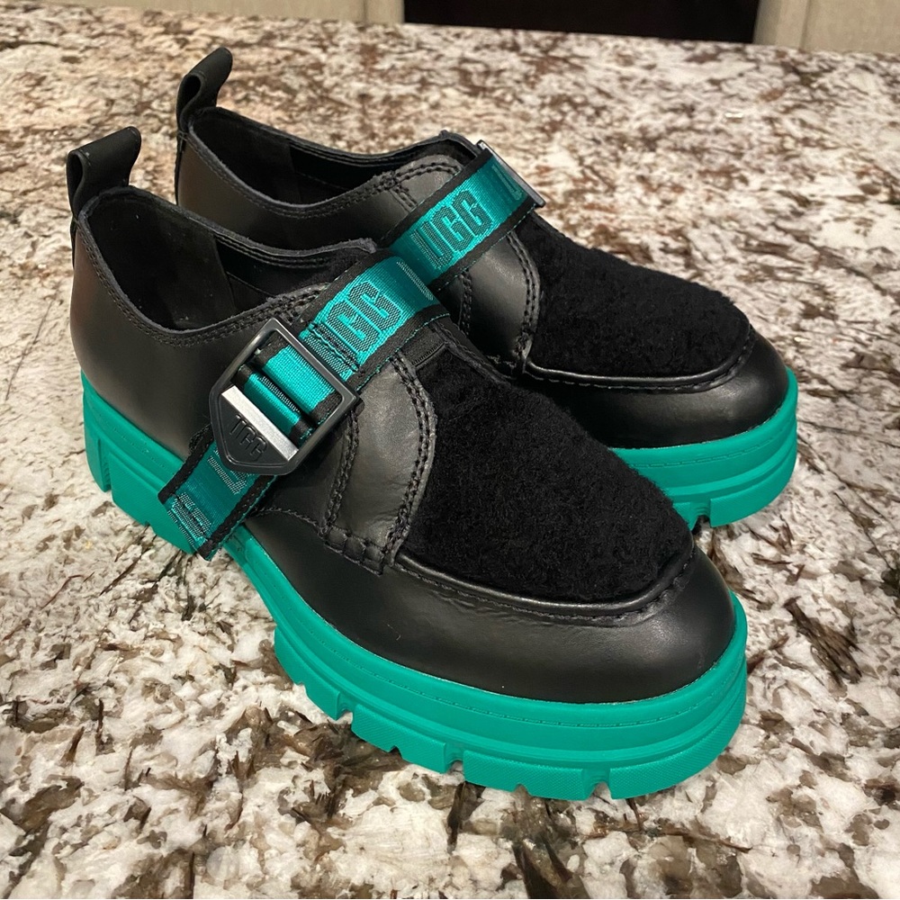 UGG Ashton Boot - Picture 3 of 11